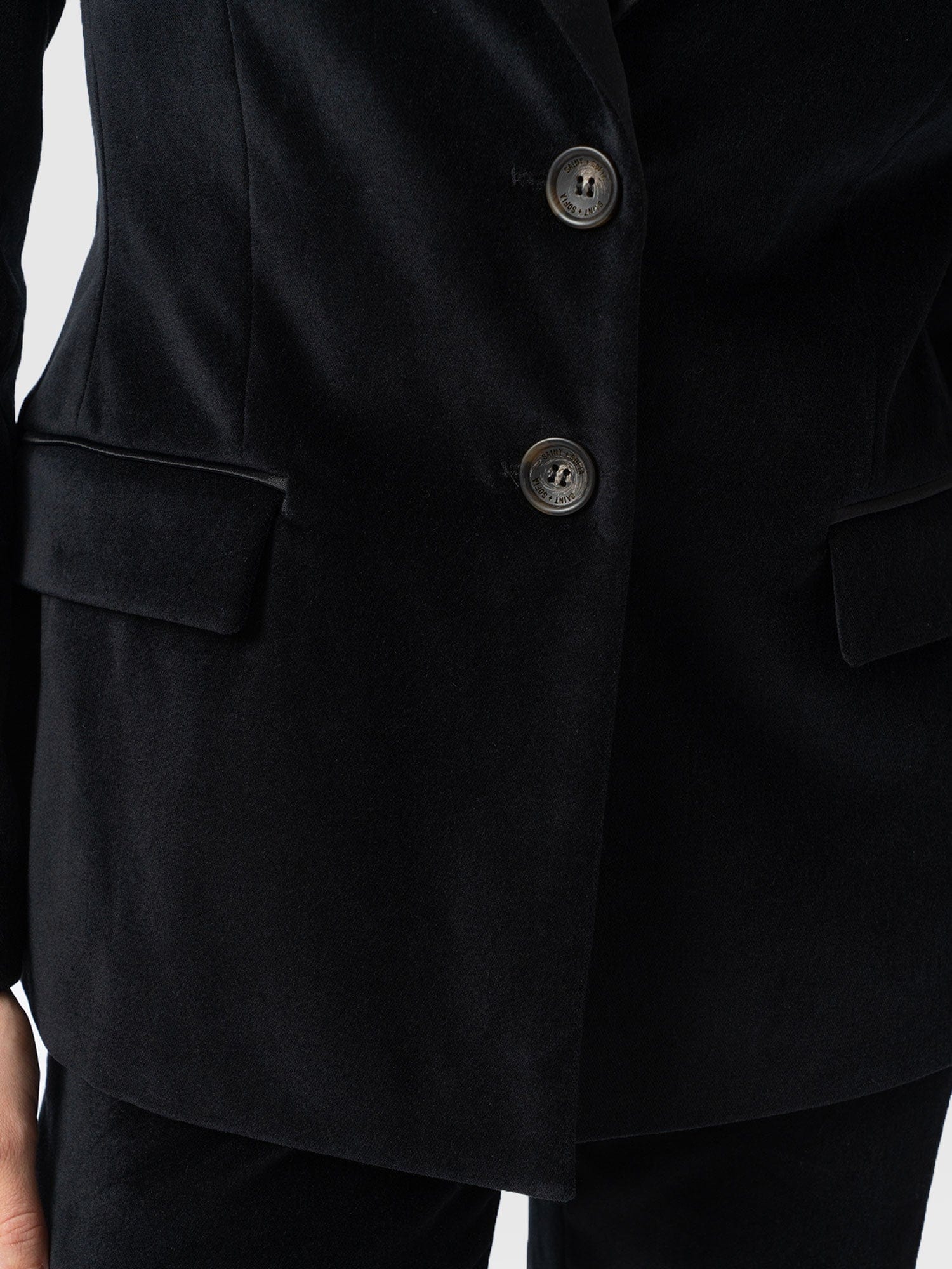 Axel Single Breasted Blazer - Black Velvet - Women's Jackets | Saint + Sofia® EU